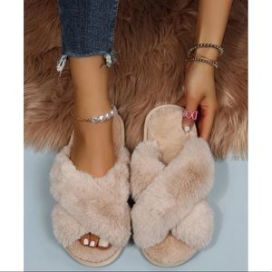 Fluffy Slippers in Khaki